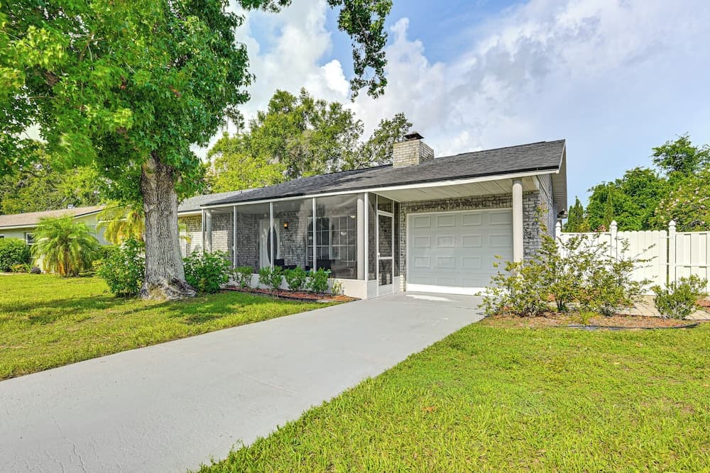 Pet-friendly Home w/ Lanais, Near Dtwn Tampa!