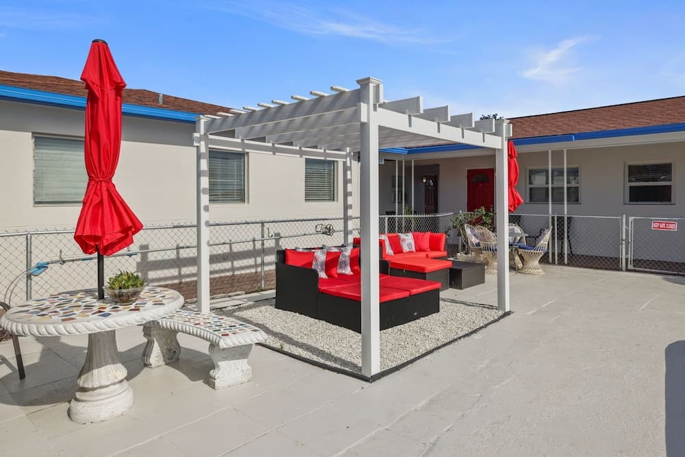 Sun Island Motel