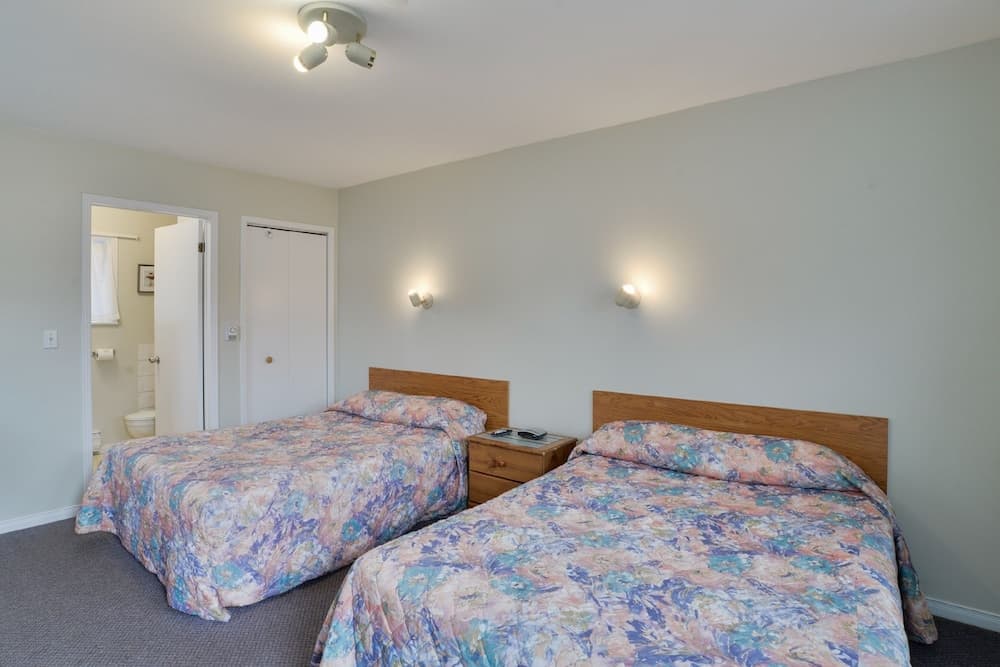 Oakwood Motel