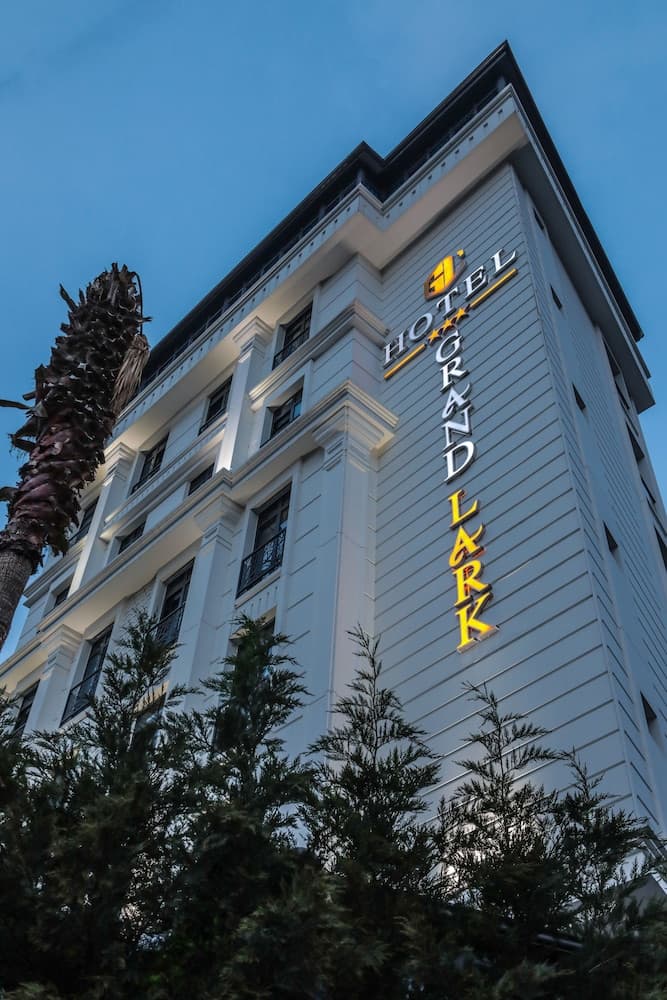 Grand Lark Otel