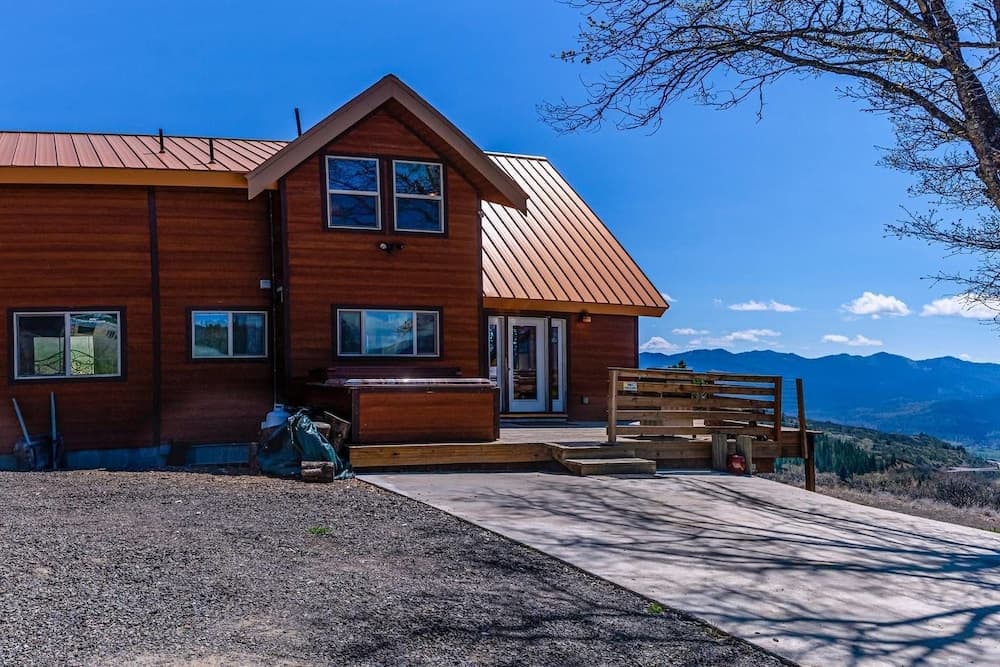 Sunset Chalet - 2600 Sq.ft. Multi-seasonal Retreat