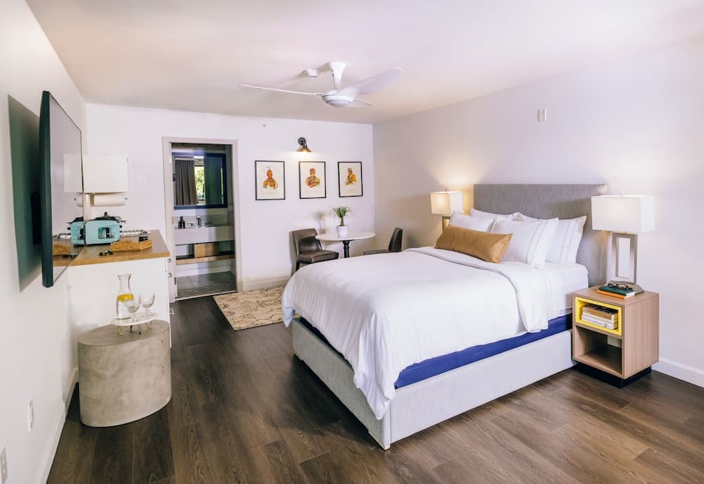 All-Movie Hotel