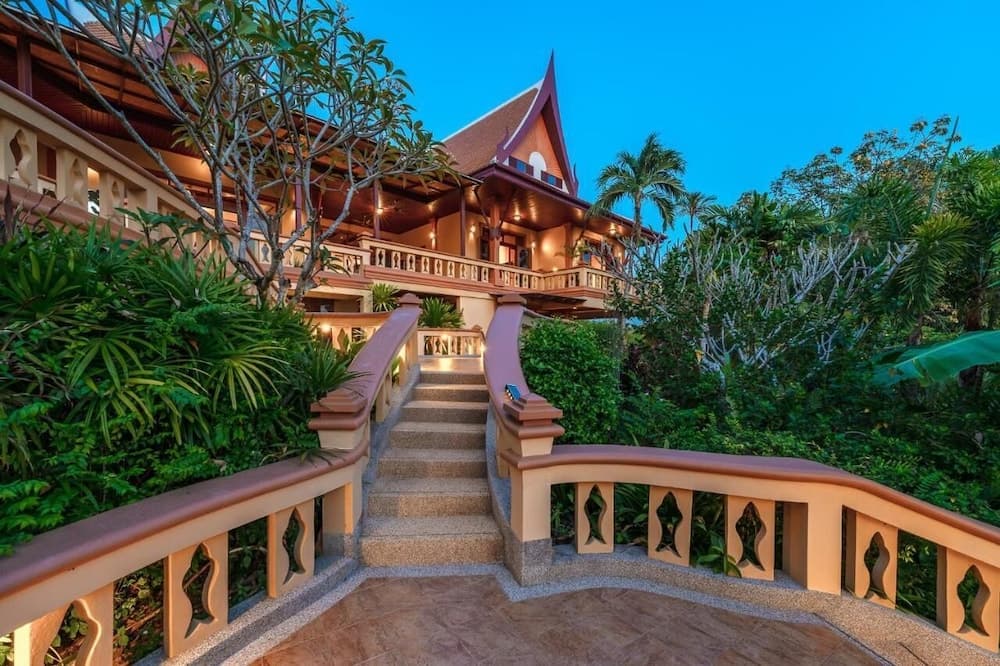 6BR Luxury Retreat in Layan Phuket V159