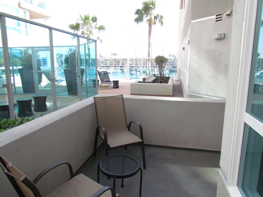 Romantic Studio with Bay View