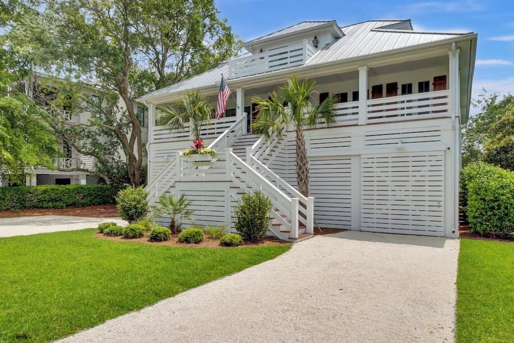 Be a Sullivans Local! 1307 Cove Avenue by Avantstay Pool + Outdoor Living