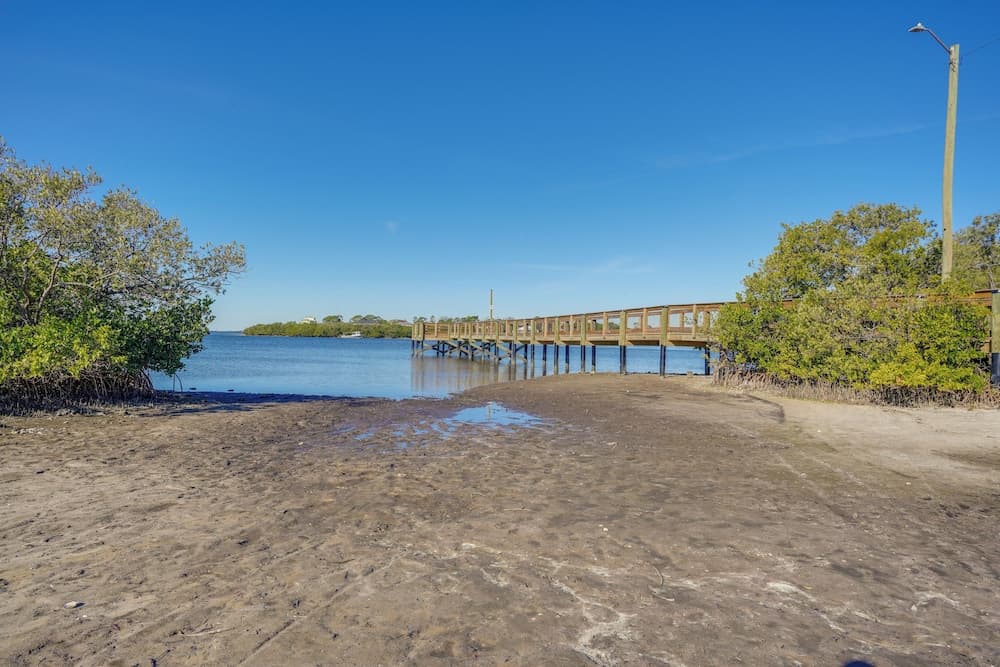 Dtwn Palm Harbor Condo: Walk to Water!