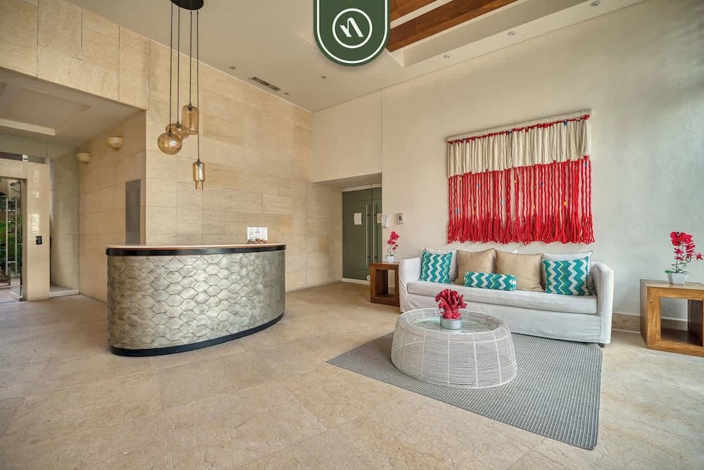 Luxury 4 BR Condo - Private Beachfront Deck With Pool