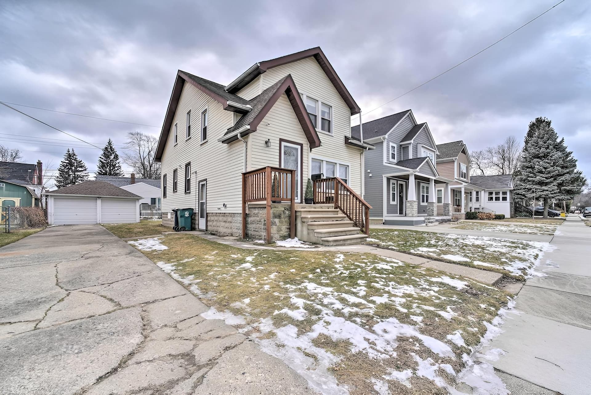Inviting Royal Oak Abode, 16 Mi to Detroit!