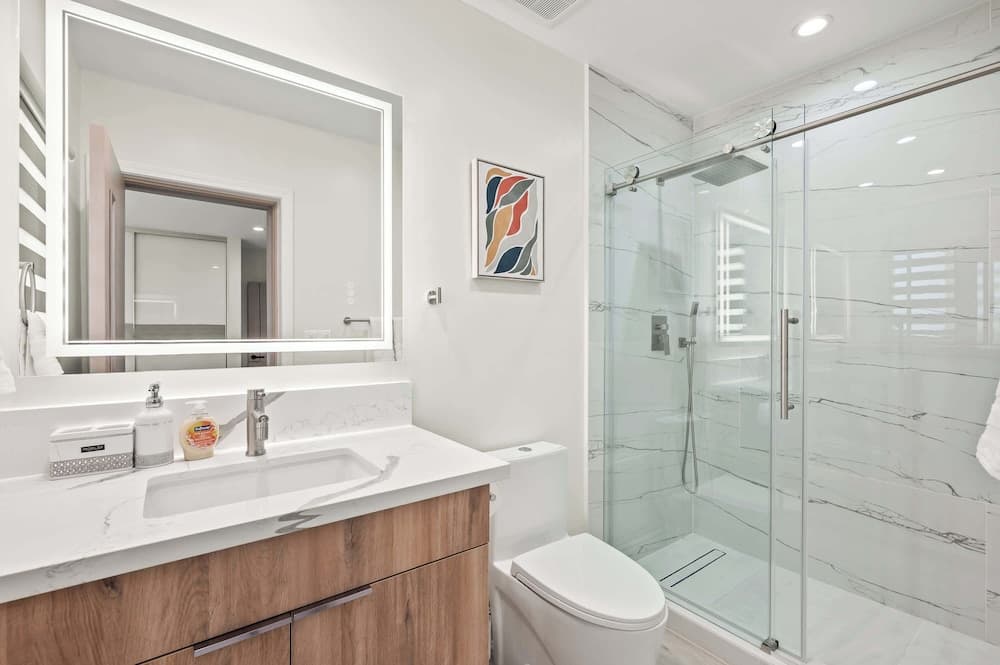 Stylish New Home Bright, Modern & Fully Stocked
