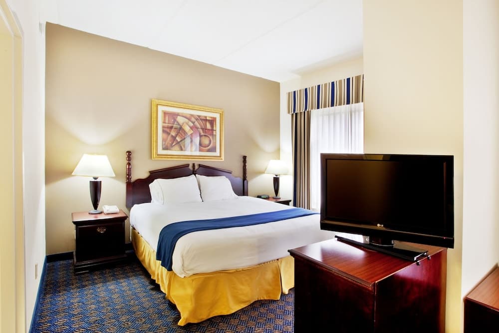 Holiday Inn Express Hotel & Suites by IHG