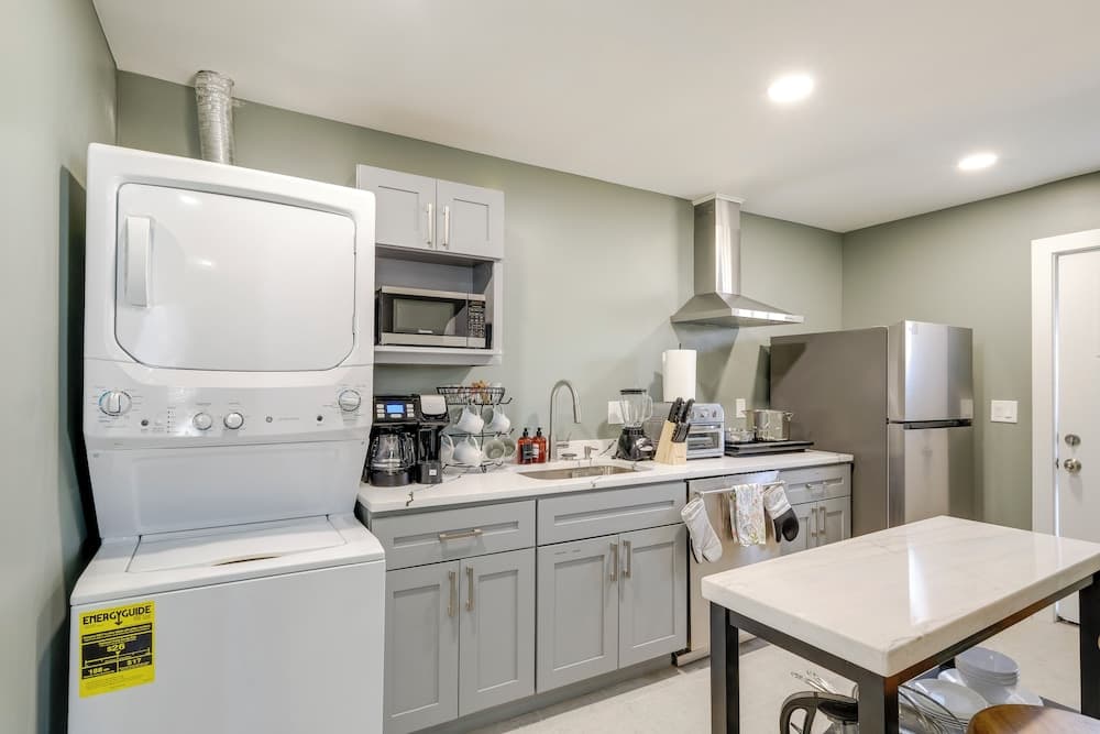 18 Mi to DC: Upscale Apartment in Fort Washington!