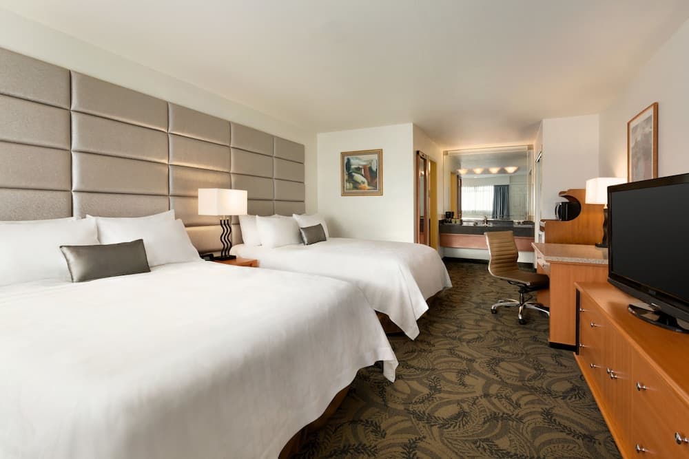Poco Inn and Suites Hotel & Conference Centre