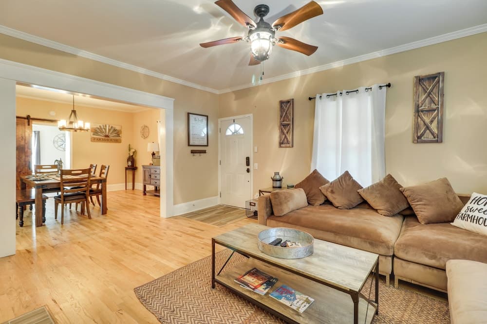 Updated Farmhouse w/ Yard, 10 Mi to Dtwn Atlanta