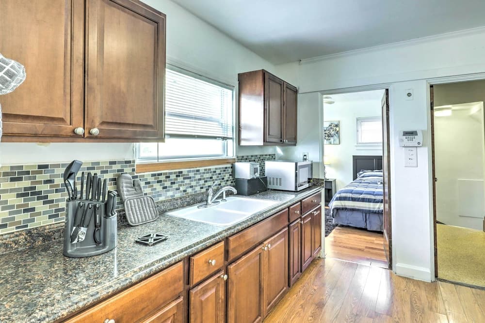 Charming Milwaukee Retreat ~ 5 Mi to Downtown