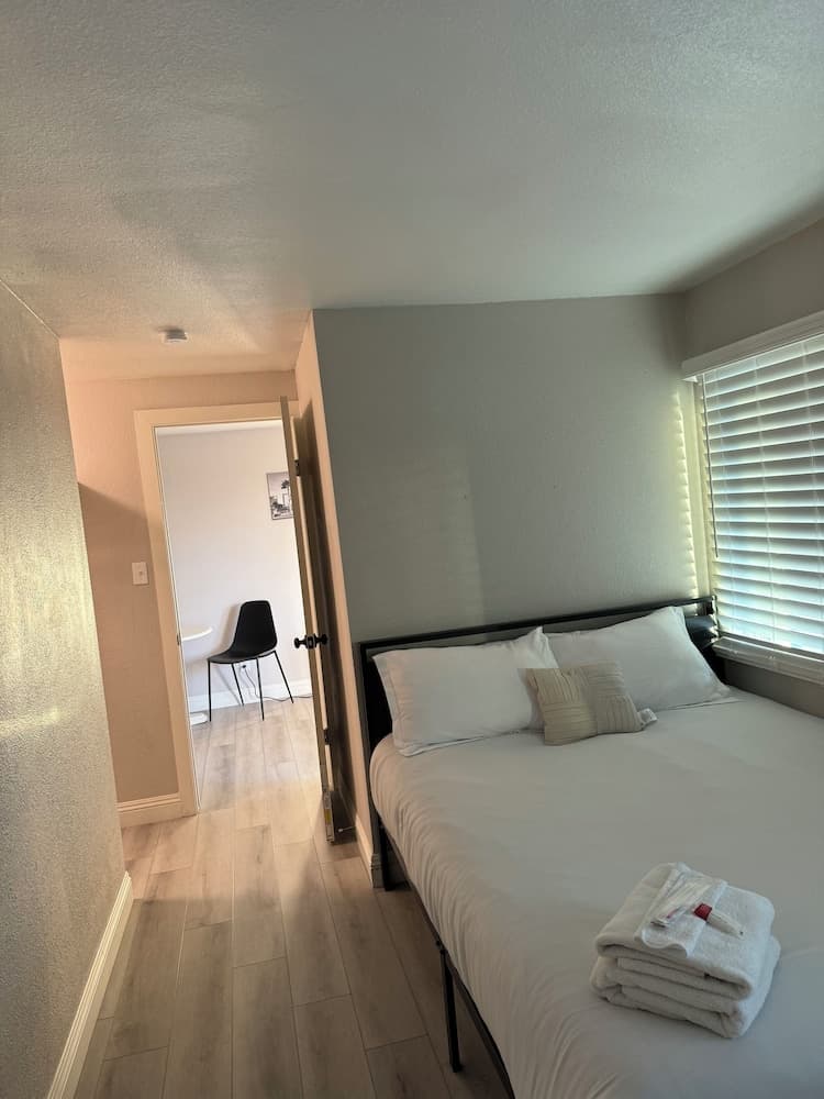 G Hotel