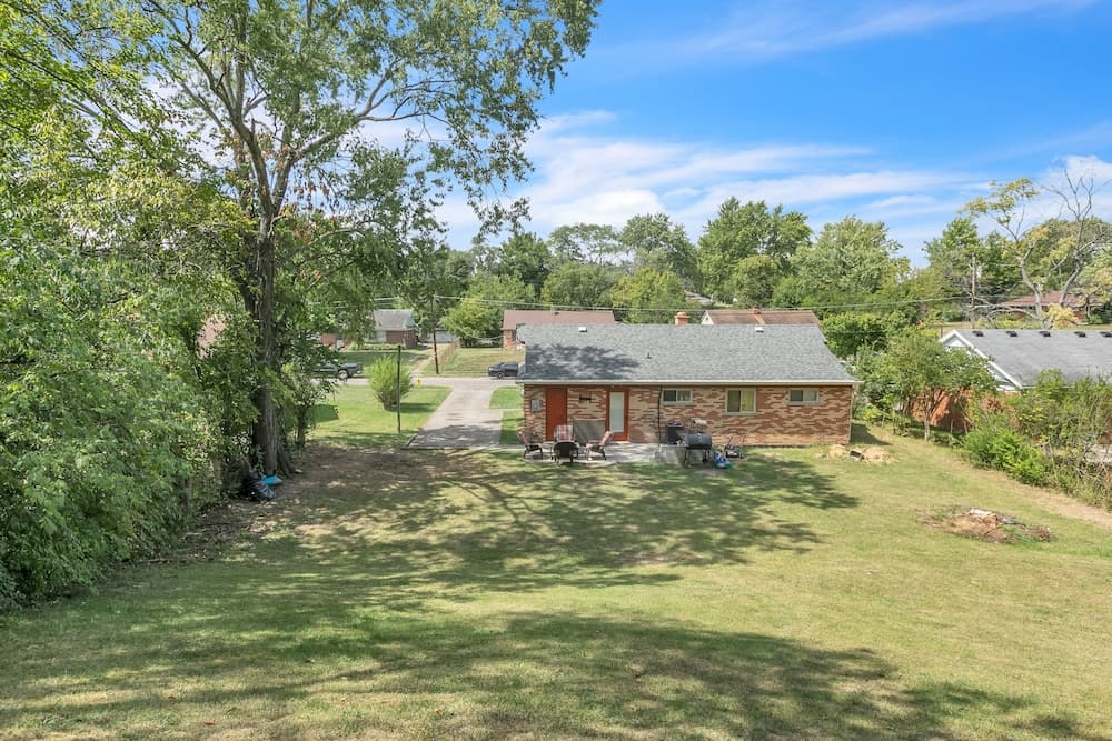 Cozy Retreat In Cincinnati 3 Bedroom Home by RedAwning