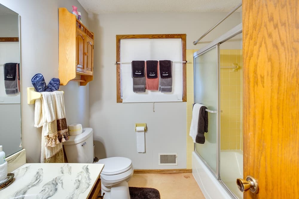 Spacious Family Home: 11 Mi to Dtwn Minneapolis!