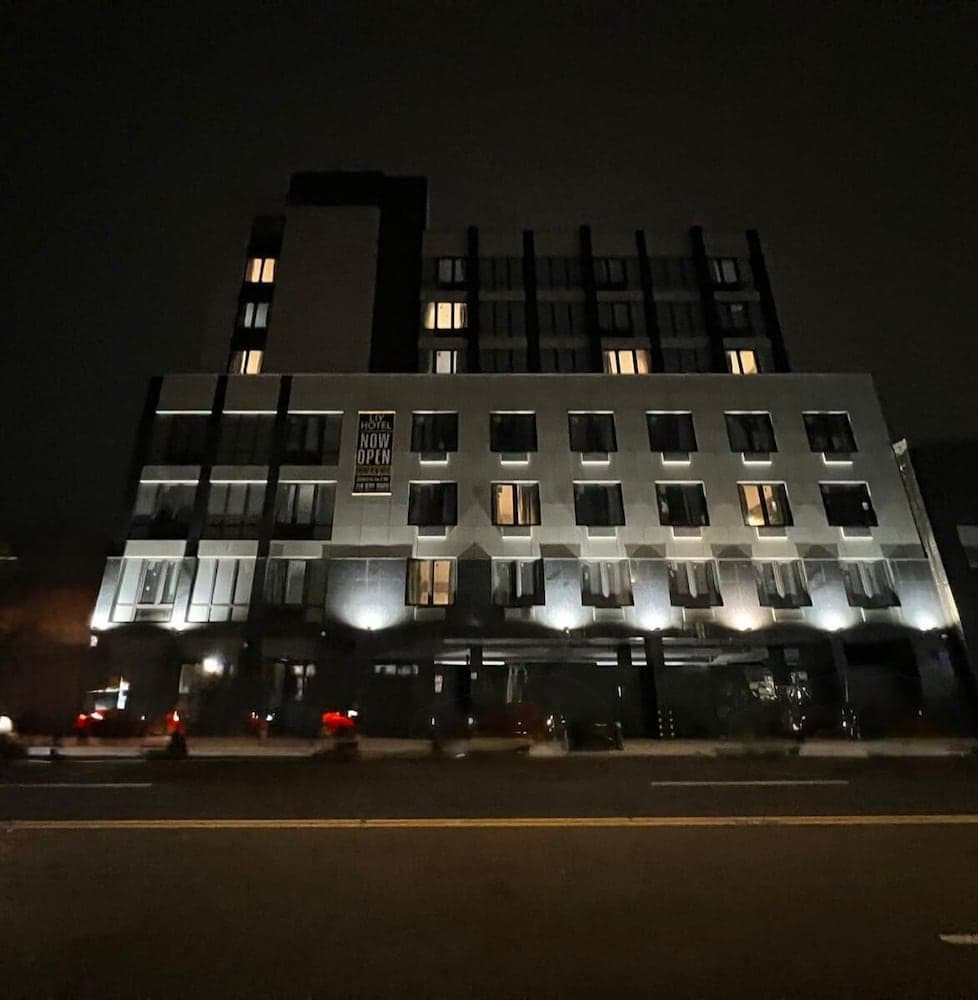 LIV Hotel Bronx - Newly Built
