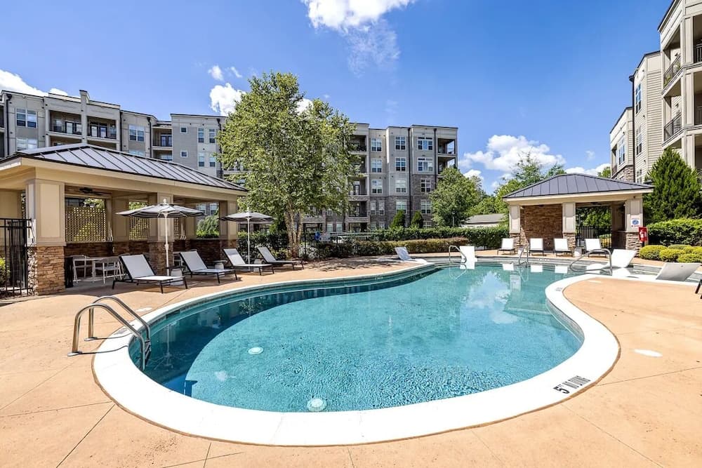 Landing Weston Lakeside Apartments