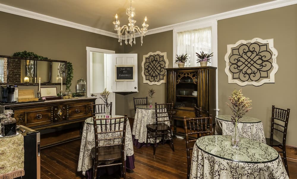 Carriage Way Inn