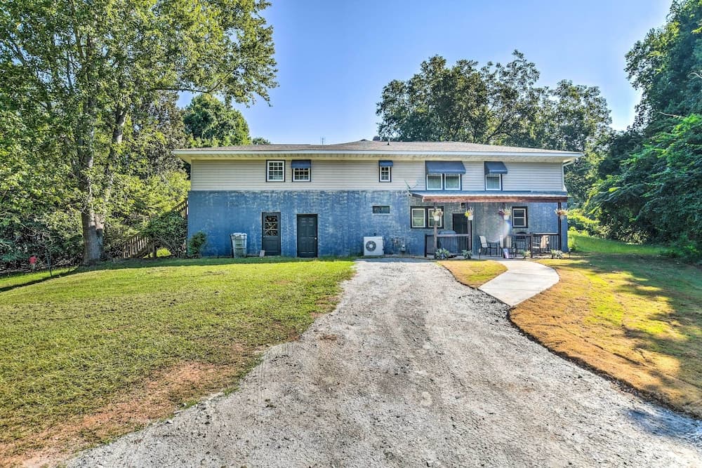 Modern Central Apartment w/ BBQ Patio & Yard!