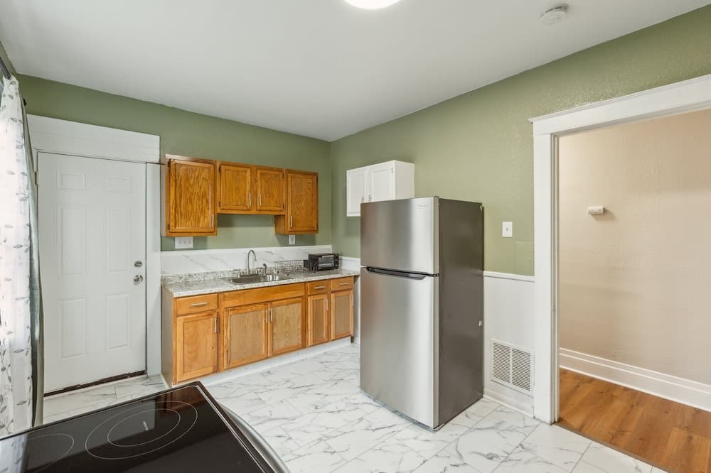 Cozy Upper Flat Minutes From Niagara Falls 3 Bedroom Apts
