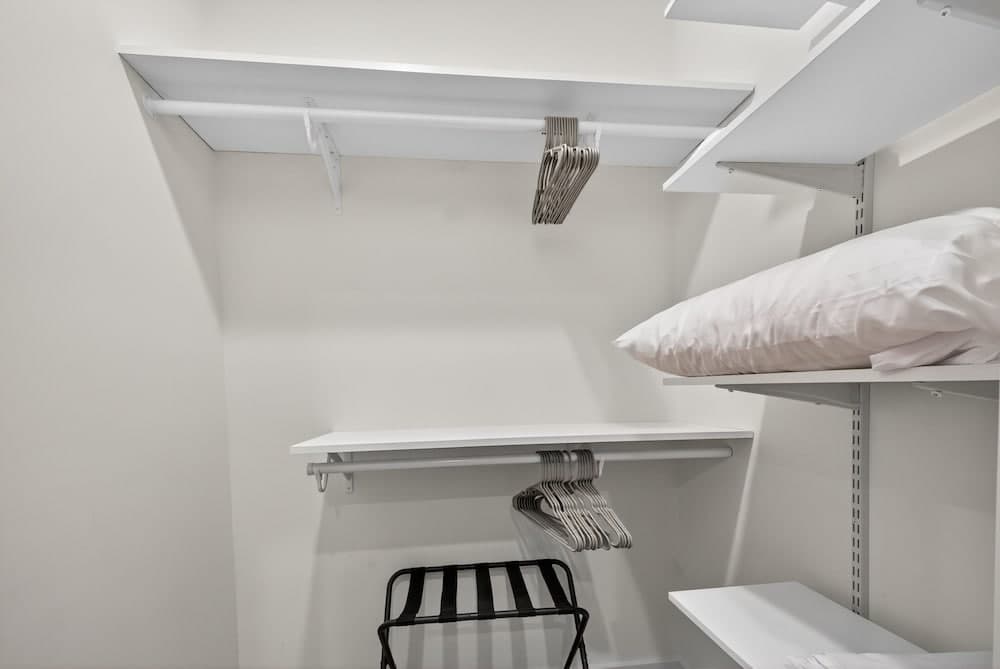 Stylish Downtown Unit With Historic Charm 2 Bedroom Apts