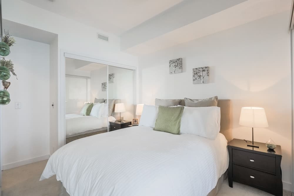 Noel Suites - York and Bremner