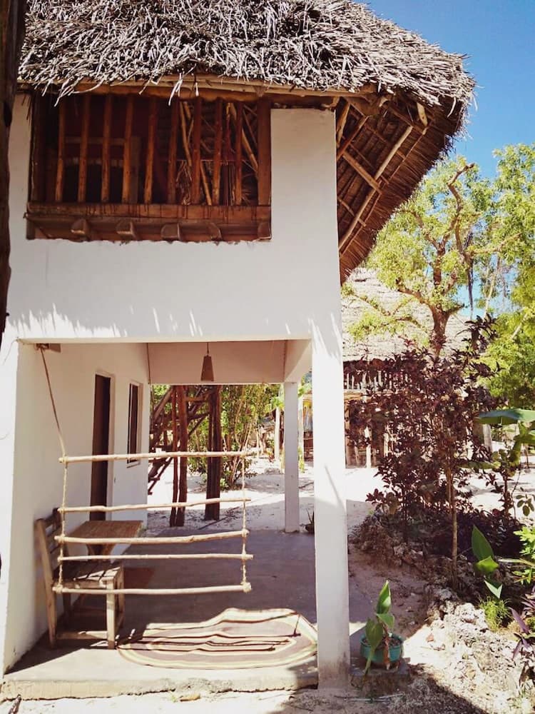 Tuna Lodge