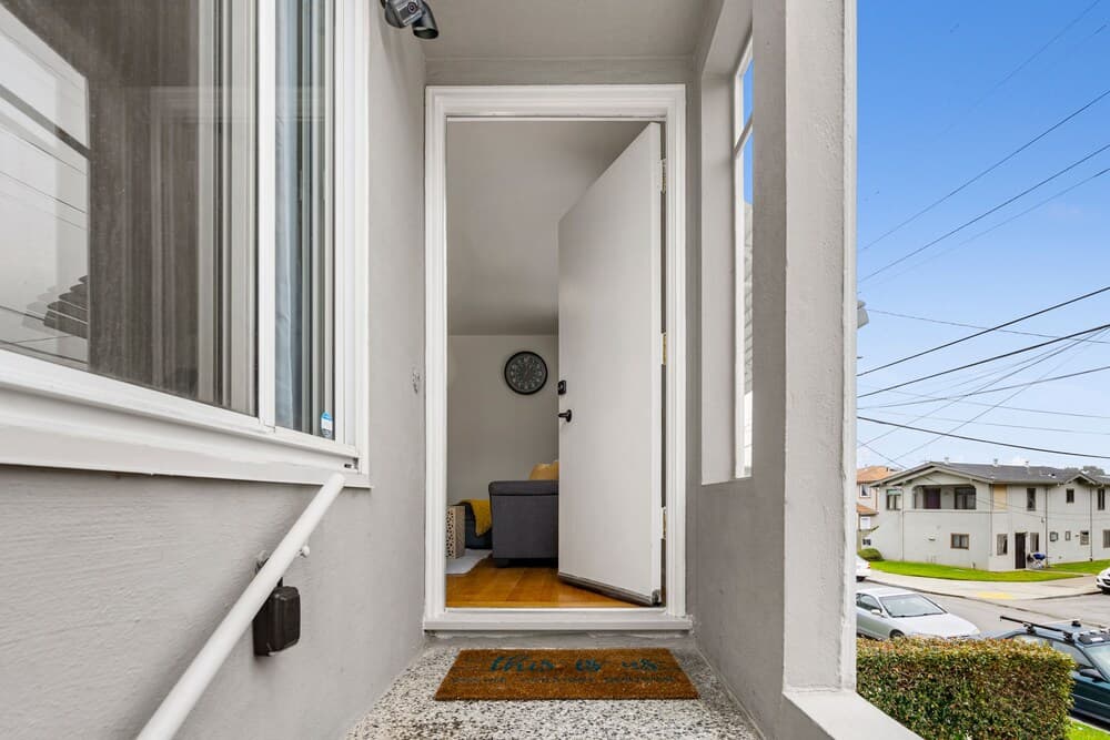 Cozy Private Bedrooms with Shared Bath Kitchen near SFO