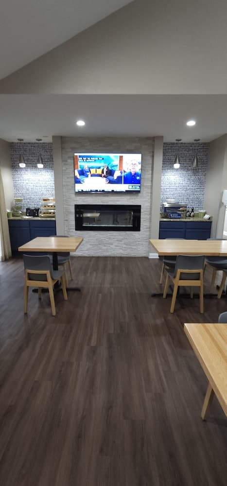 AmericInn by Wyndham Fort Atkinson