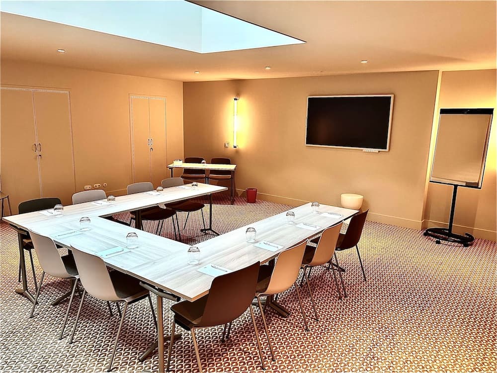 Hotel Yac Paris Clichy, A Member Of Radisson Individuals