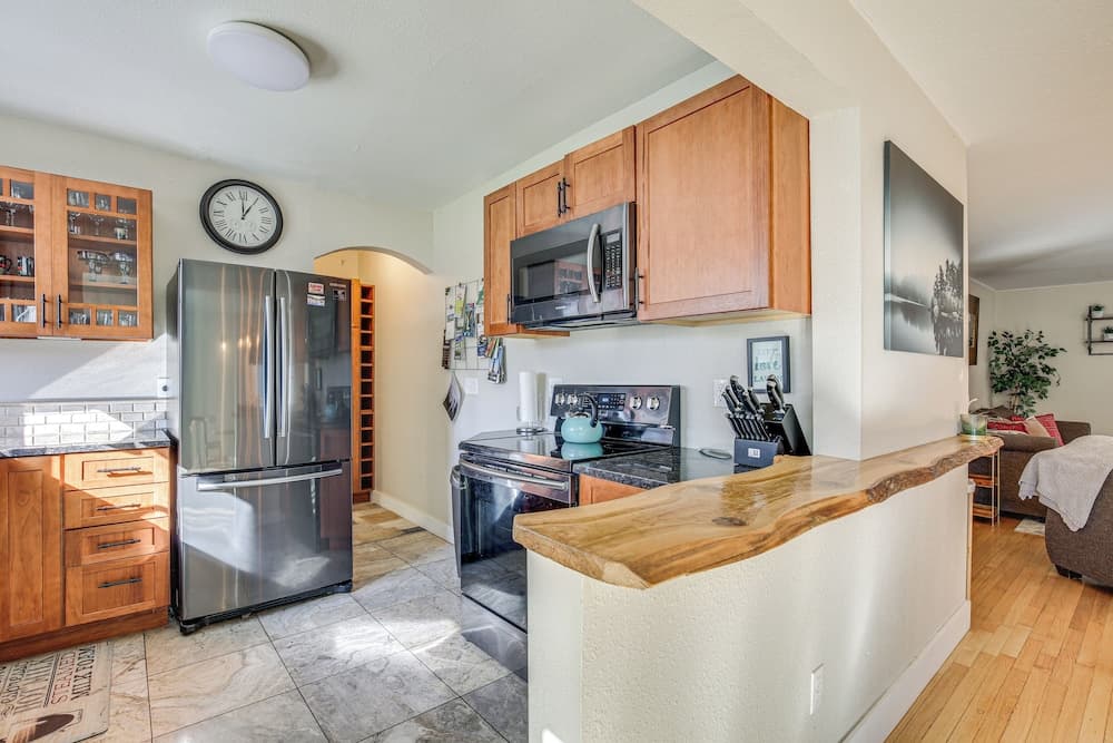 < 1 Mi to University of Oregon: Eugene Home