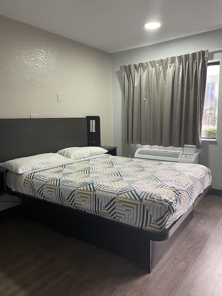 Motel 6 Lantana, FL