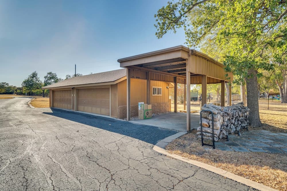 Sprawling Leander Home w/ Game Room!