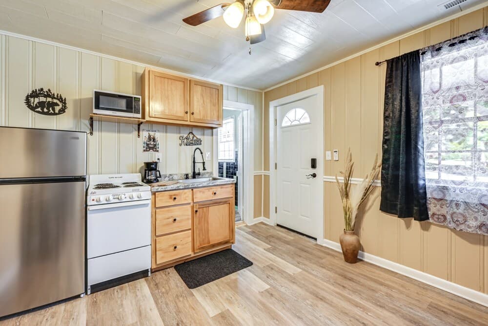 7 Mi to Mammoth Cave Nat'l Park: Cozy Apartment!