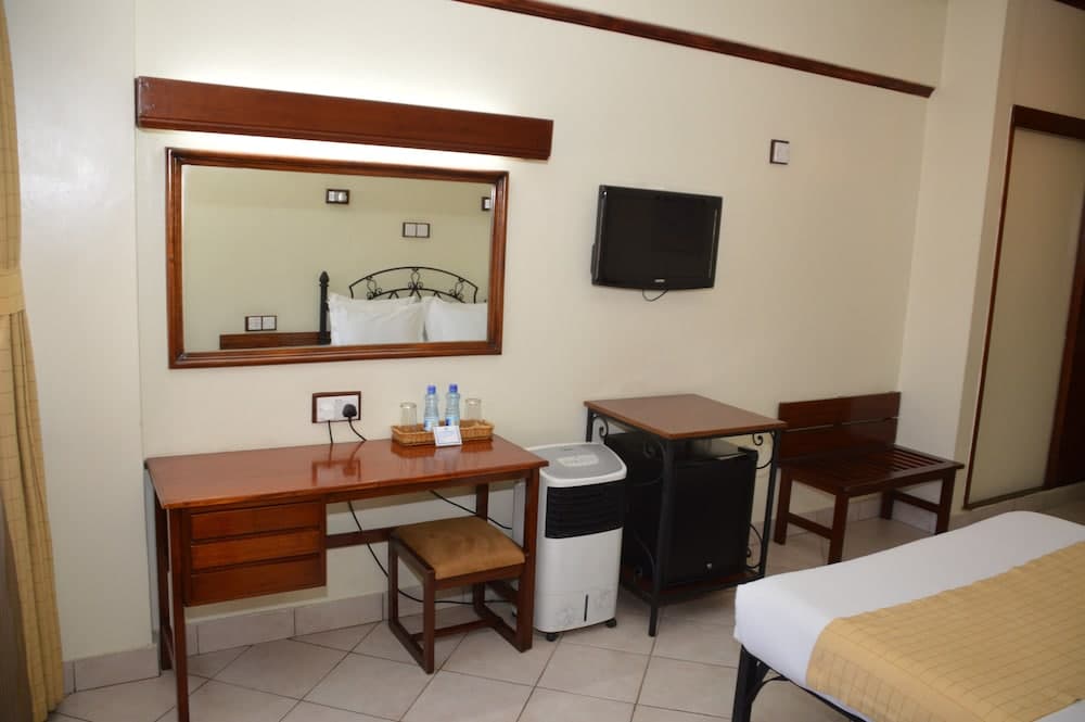 Mayhouse 680 Hotel