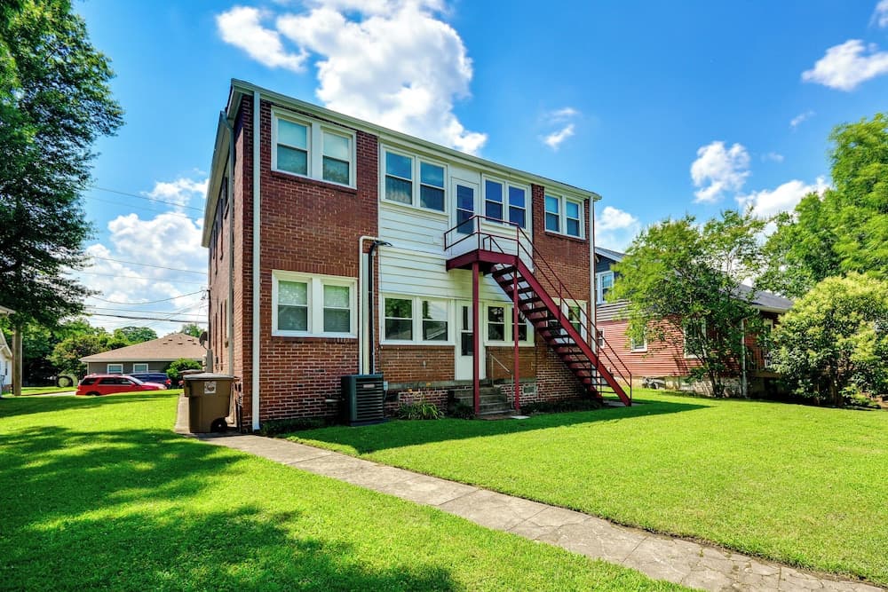 Walk Downtown: Inviting Apartment in Greensboro!