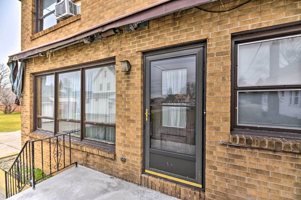 Vacation Rental ~ 8 Mi to Keybank Center!