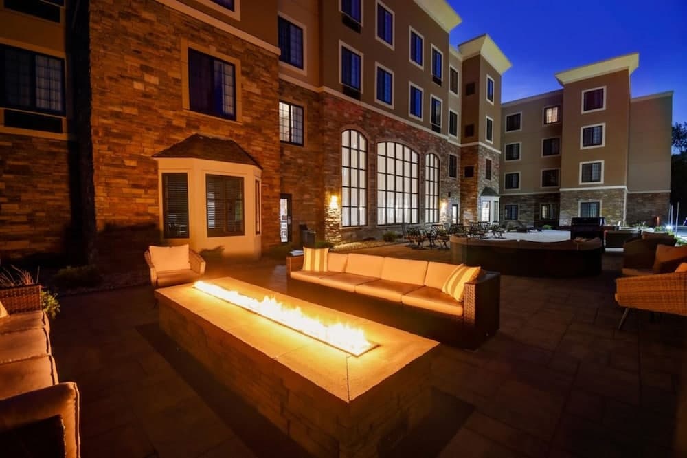 Staybridge Suites Southgate Detroit Area by IHG
