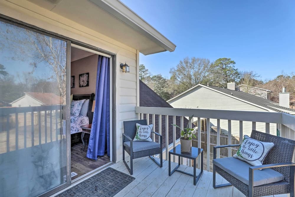 Fire Pit, Gazebo & Hot Tub: North Charleston Home!