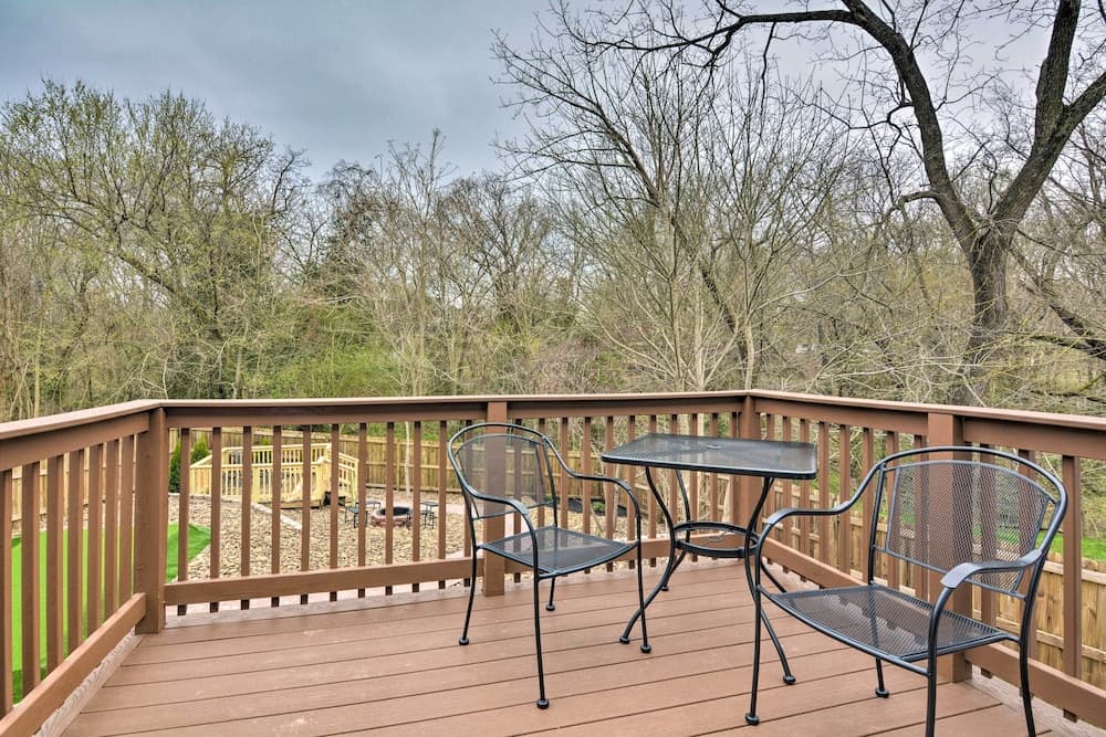 Updated & Modern House < 1 Mi to Dtwn Bentonville!