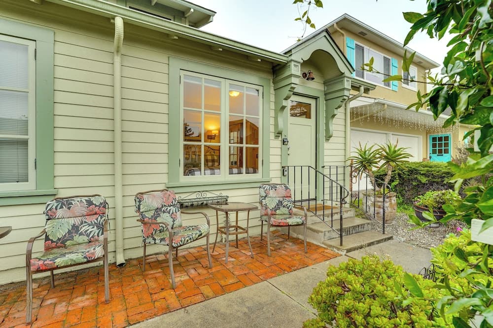 Inviting 1BR Patio Full Kitchen