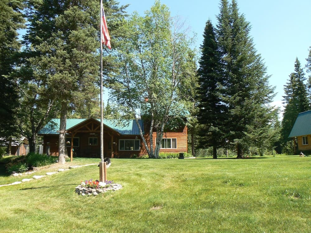 Smoky Bear Ranch Bed & Breakfast & Cabins