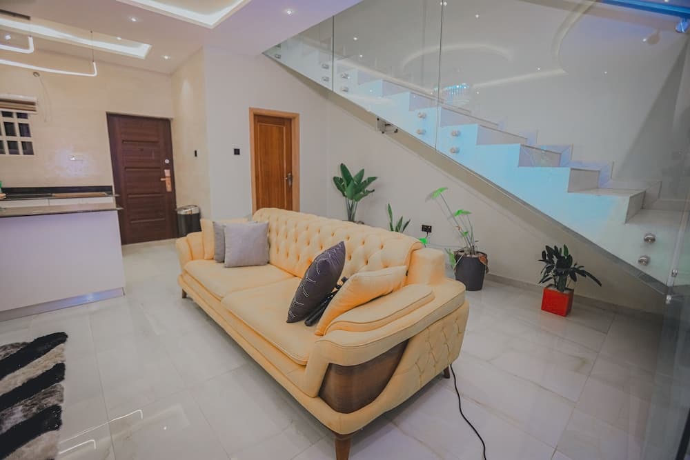 PLATINUM PLUS APARTMENTS
