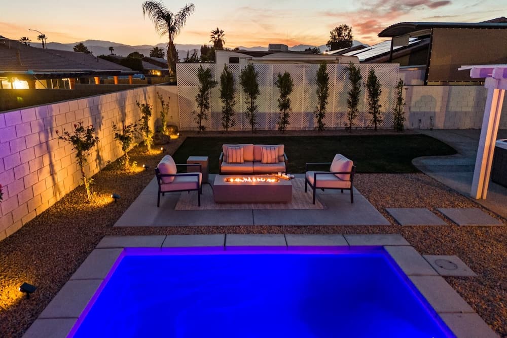 Montego by Avantstay Private Yard w/ Pool & Hot Tub