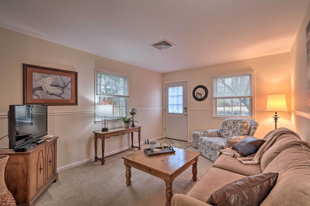 Charming Bucks County Retreat ~ 4 Mi to Downtown!