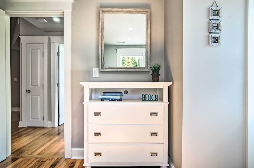 Walk to Shore: Updated Buzzards Bay Cottage!