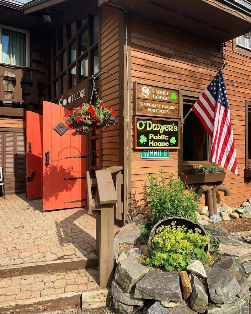 Summit Lodge