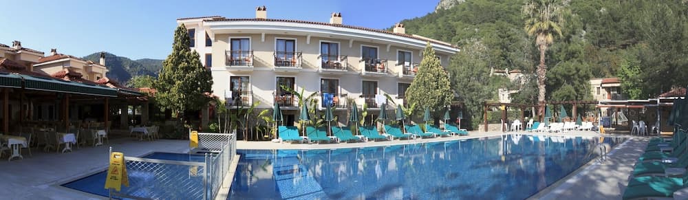 Perdikia Beach Hotel